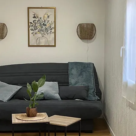 Apartment Studio Avec Balcon Au Centre De *