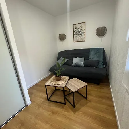 Studio Avec Balcon Au Centre De